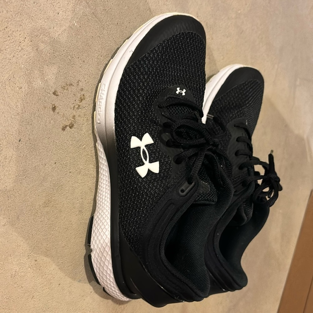 Under armour sneaks